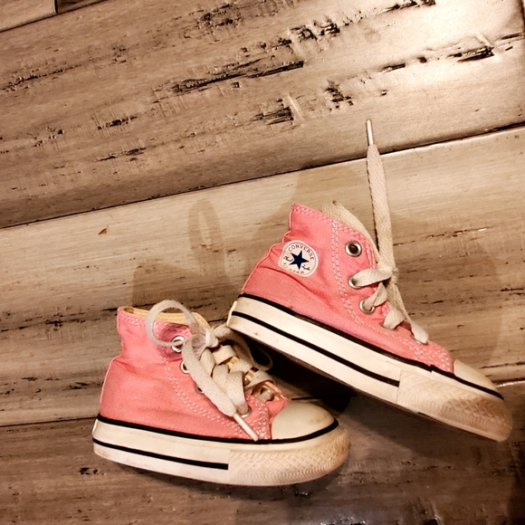 Infant Size 4 Pink Converse All Stars - Picture 4 of 5